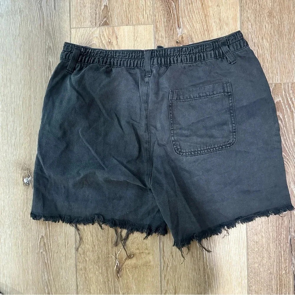 Aerie Women’s Black Elastic Waist Buttoned Shorts with Fringe Hem Size S GUC - Picture 9 of 9